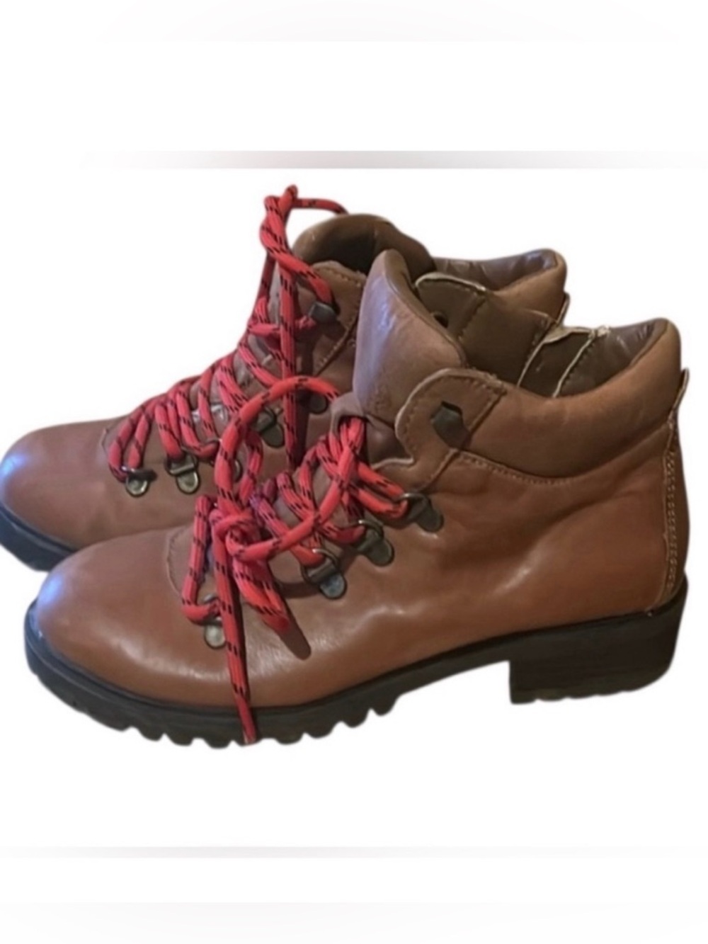 Steve Madden Lora Mountaineering Combat Boots in Cognac Brown with Red Laces 6.5